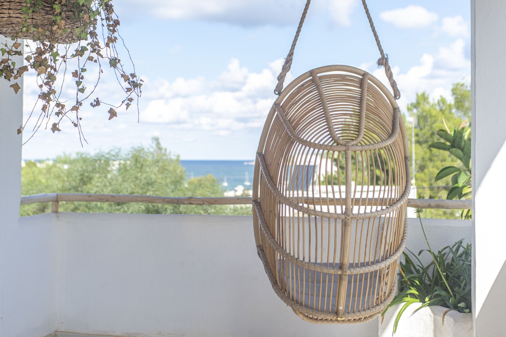 Hotel Boutique & Spa Las Mimosas Ibiza — Beach in San Antonio, Balearic Islands