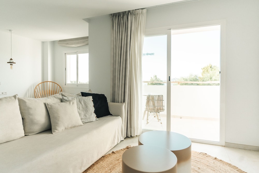 Hotel Boutique & Spa Las Mimosas Ibiza — Hotel rooms in San Antonio, Balearic Islands