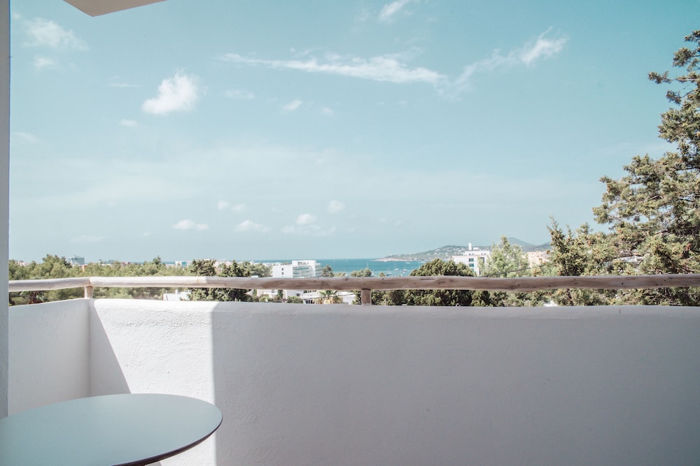 Hotel Boutique & Spa Las Mimosas Ibiza — Hotel rooms in San Antonio, Balearic Islands