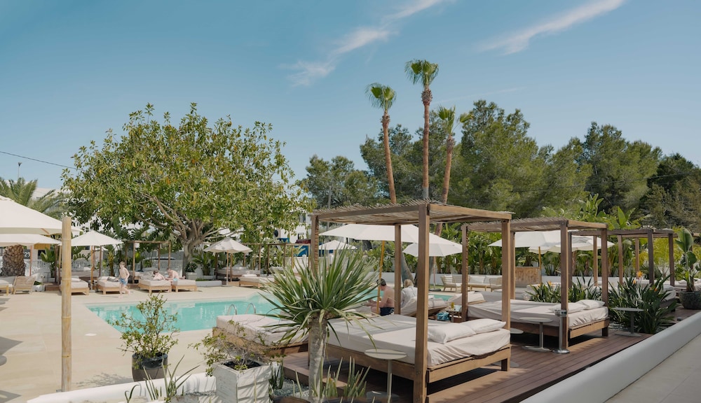 Hotel Boutique & Spa Las Mimosas Ibiza — Swimming pool in San Antonio, Balearic Islands