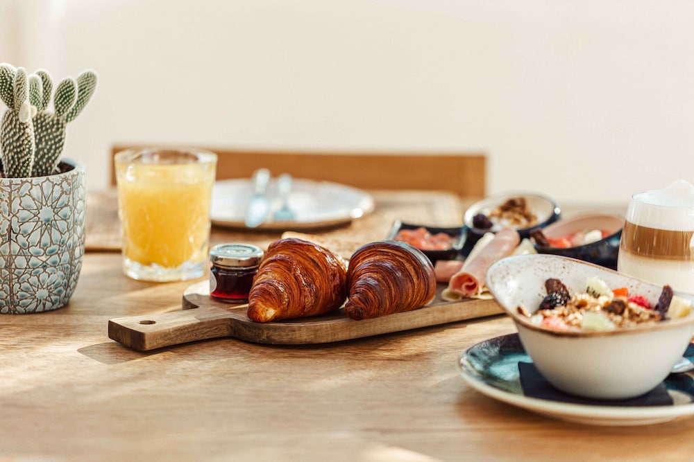 Hotel Boutique & Spa Las Mimosas Ibiza — Restaurant & bars in San Antonio, Balearic Islands