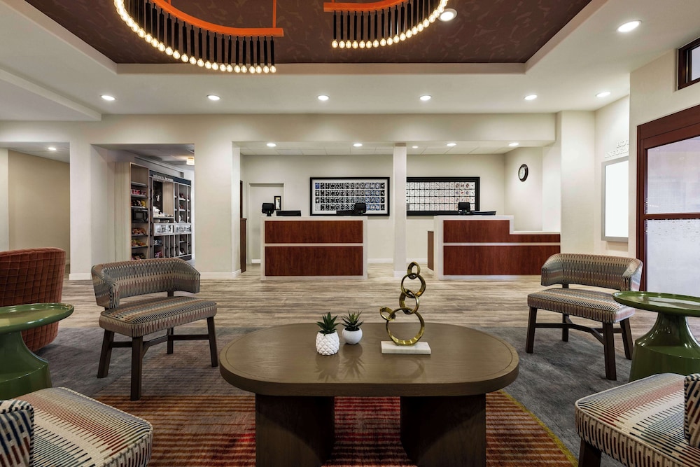 Hampton Inn Tropicana — Hotel building in Las Vegas, Nevada