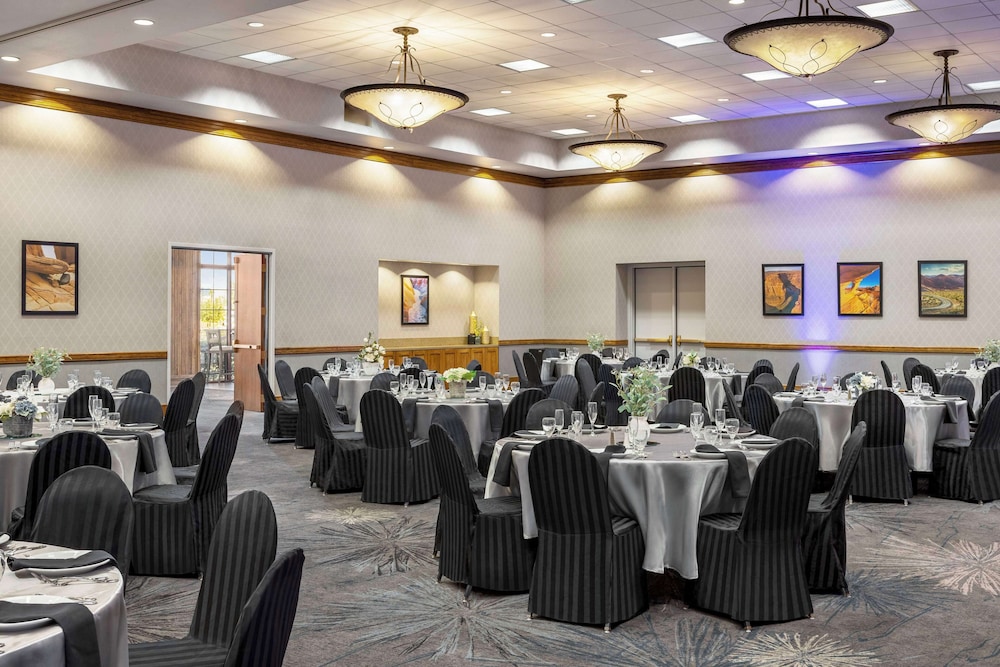 Hampton Inn Tropicana — Restaurant & bars in Las Vegas, Nevada
