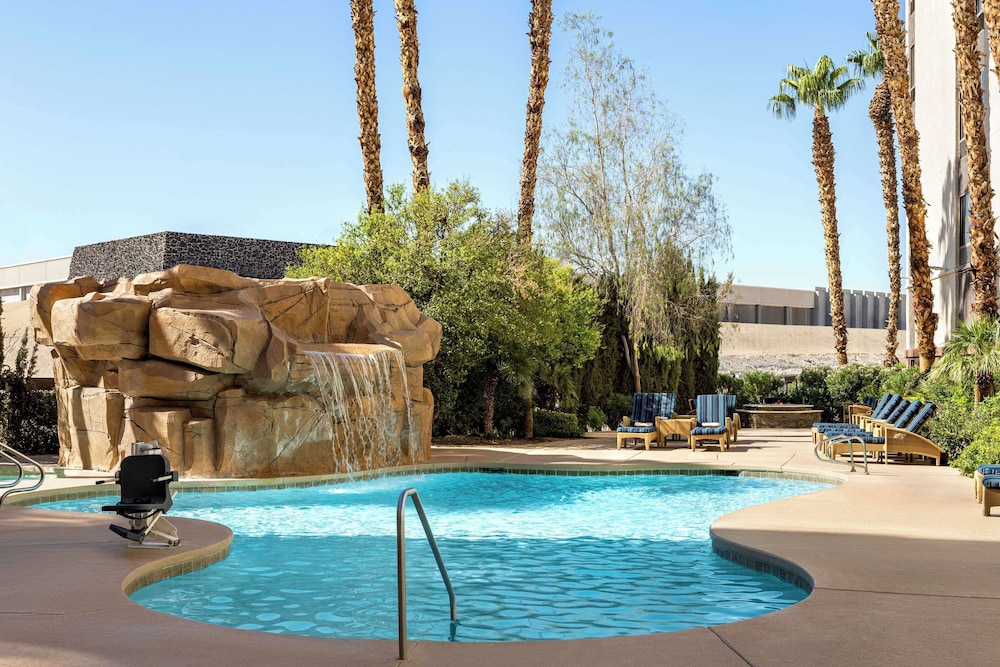 Hampton Inn Tropicana — Swimming pool in Las Vegas, Nevada