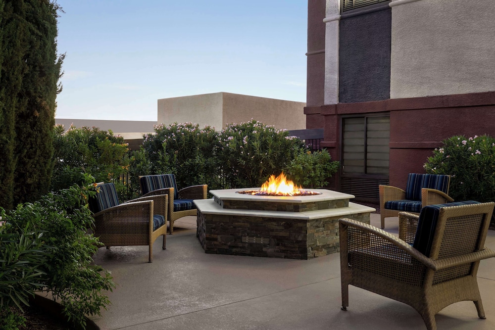Hampton Inn Tropicana — Hotel building in Las Vegas, Nevada