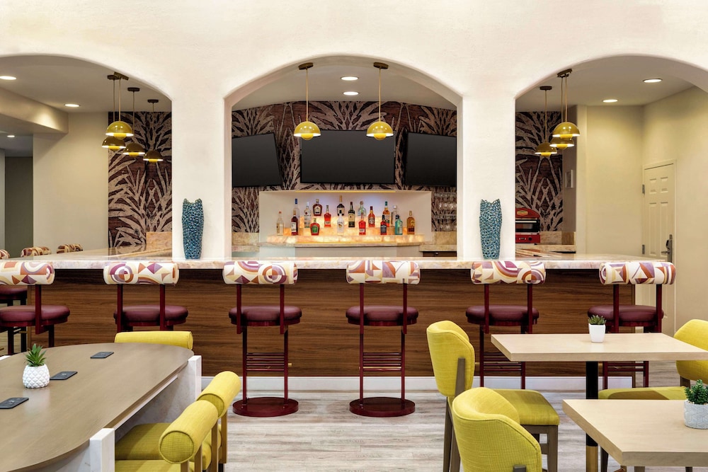 Hampton Inn Tropicana — Restaurant & bars in Las Vegas, Nevada