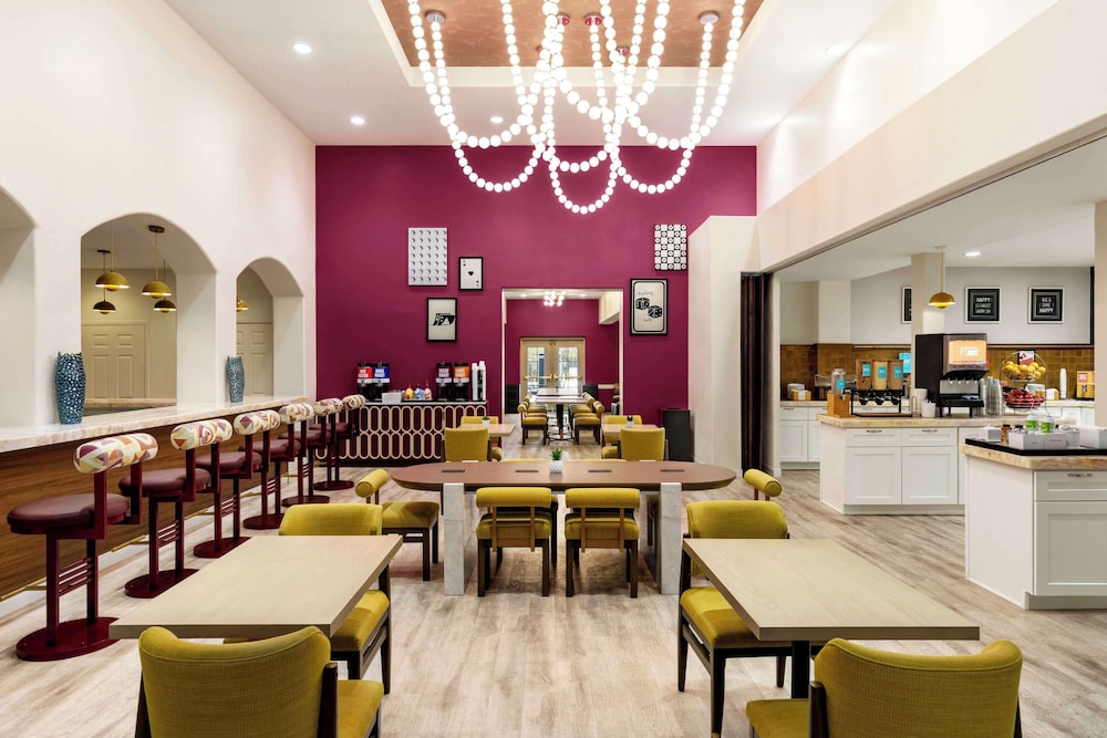 Hampton Inn Tropicana — Restaurant & bars in Las Vegas, Nevada
