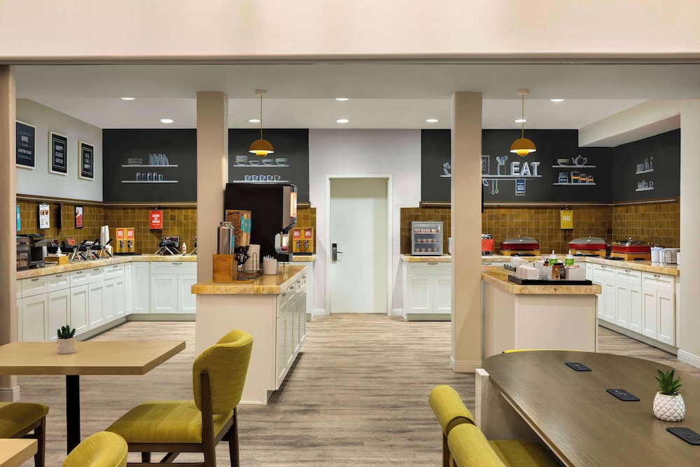 Hampton Inn Tropicana — Restaurant & bars in Las Vegas, Nevada