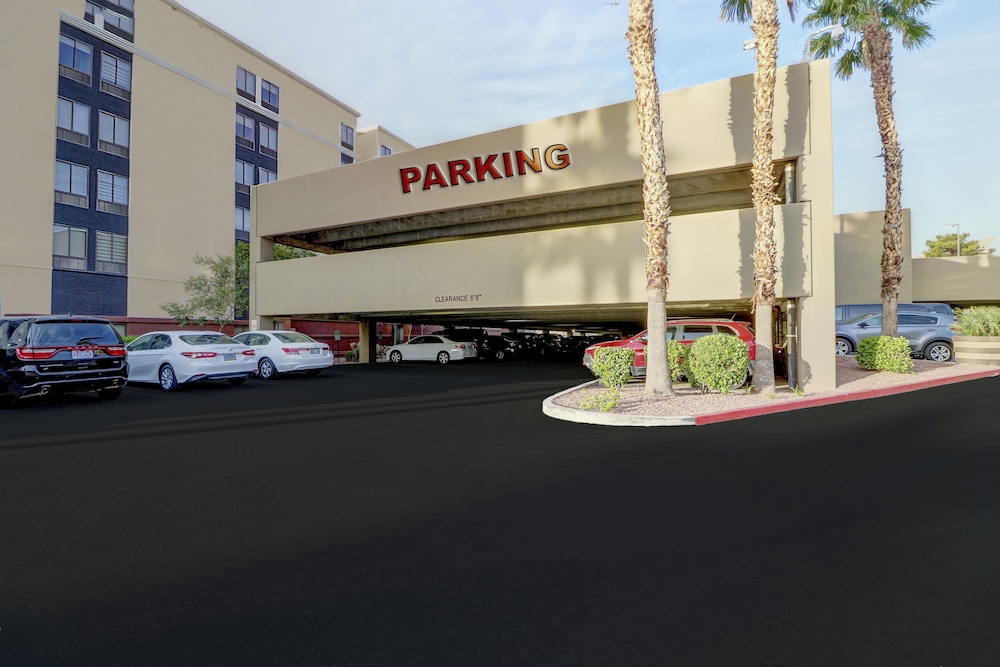 Hampton Inn Tropicana — Hotel building in Las Vegas, Nevada