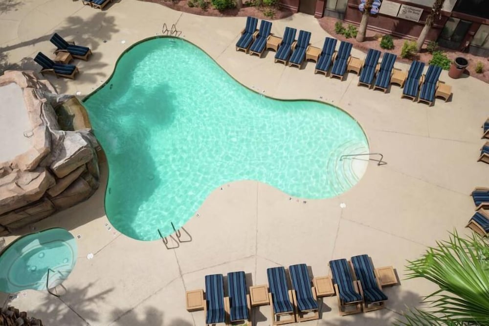 Hampton Inn Tropicana — Swimming pool in Las Vegas, Nevada