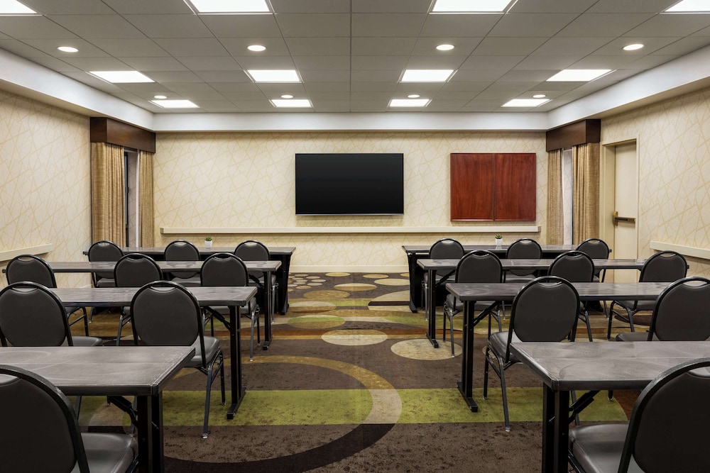 Hampton Inn Tropicana — Hotel building in Las Vegas, Nevada