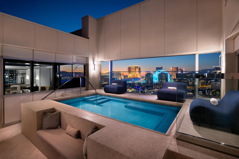 Virgin Hotel Las Vegas, Curio Collection by Hilton — Swimming pool in Las Vegas, Nevada