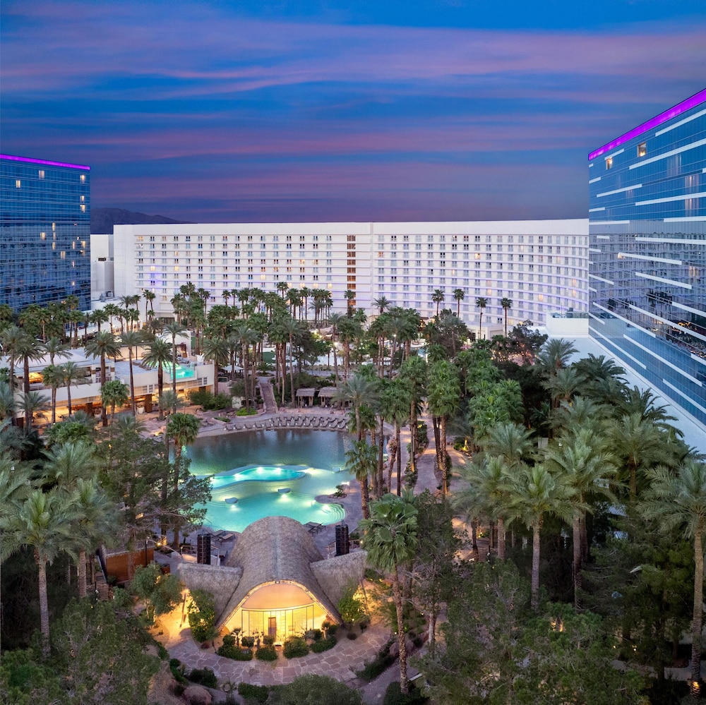 Virgin Hotel Las Vegas, Curio Collection by Hilton — Swimming pool in Las Vegas, Nevada