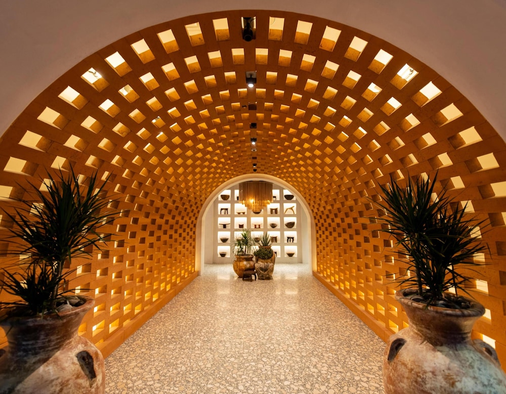 Virgin Hotel Las Vegas, Curio Collection by Hilton — Hotel building in Las Vegas, Nevada