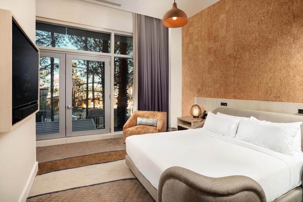 Virgin Hotel Las Vegas, Curio Collection by Hilton — Hotel rooms in Las Vegas, Nevada