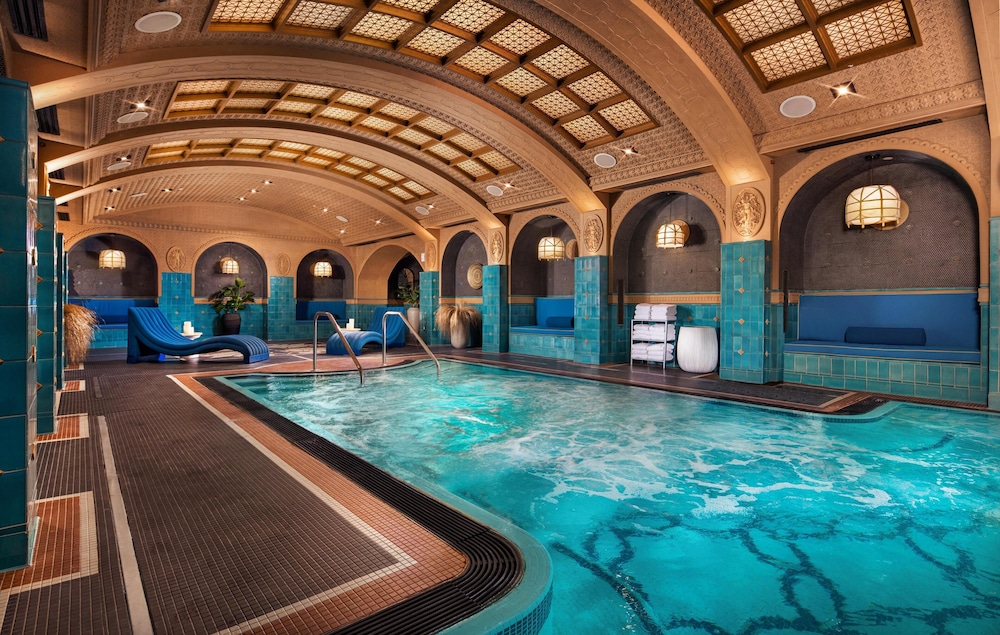 Virgin Hotel Las Vegas, Curio Collection by Hilton — Swimming pool in Las Vegas, Nevada