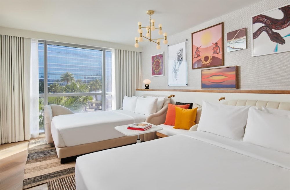 Virgin Hotel Las Vegas, Curio Collection by Hilton — Hotel rooms in Las Vegas, Nevada