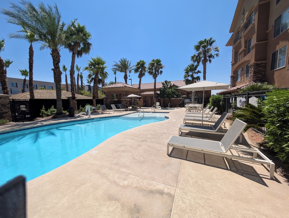 Hilton Garden Inn Las Vegas Strip South — Swimming pool in Las Vegas, Nevada