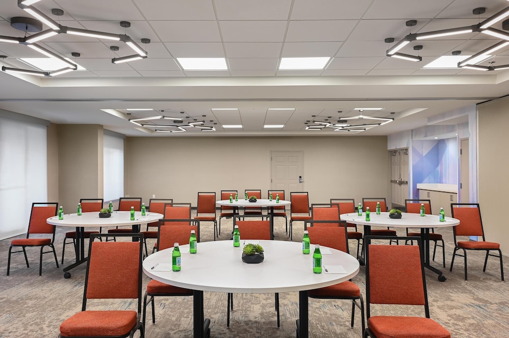 Hilton Garden Inn Las Vegas Strip South — Hotel building in Las Vegas, Nevada