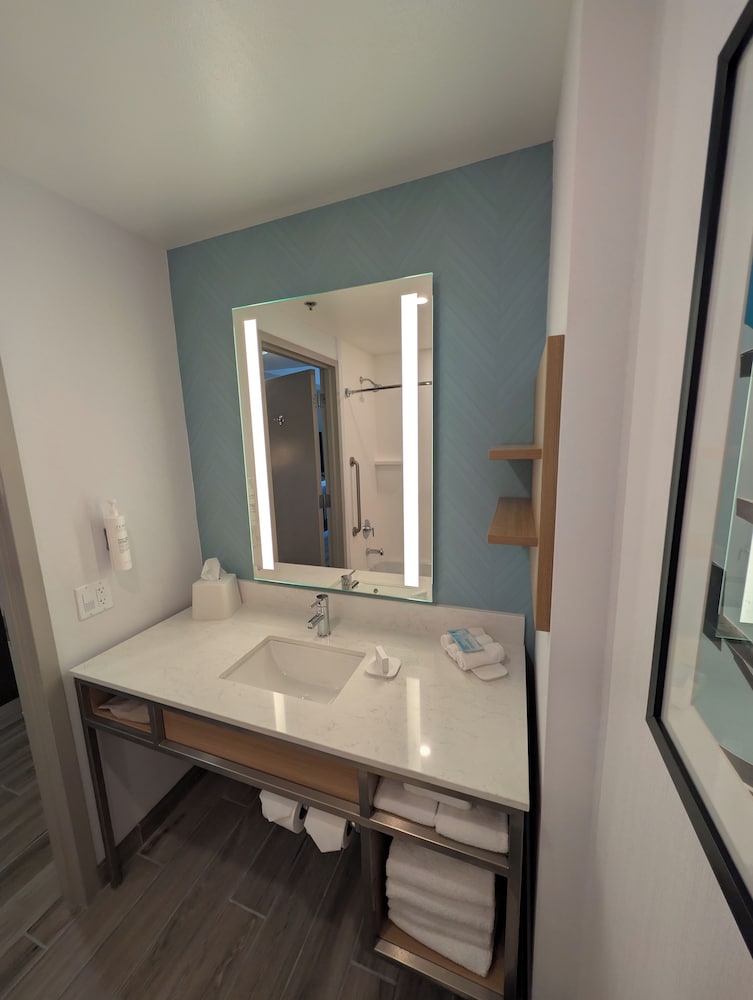 Hilton Garden Inn Las Vegas Strip South — Hotel rooms in Las Vegas, Nevada
