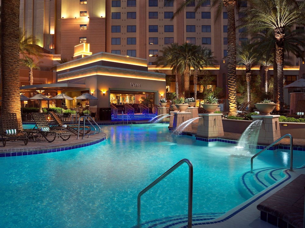 Hilton Grand Vacations Club on the Las Vegas Strip — Swimming pool in Las Vegas, Nevada