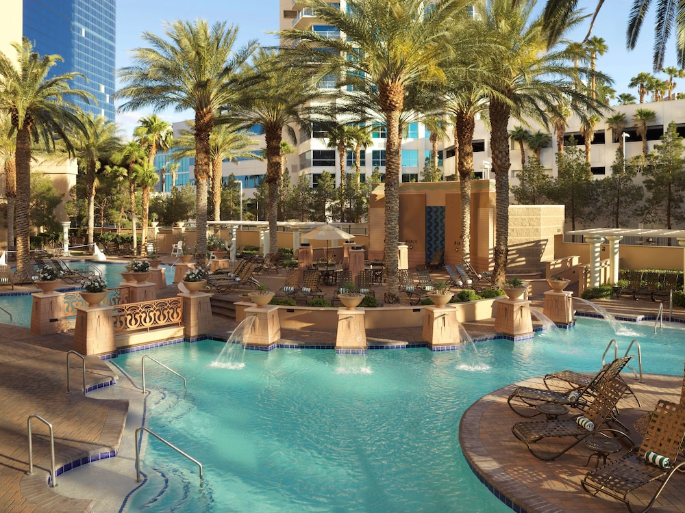 Hilton Grand Vacations Club on the Las Vegas Strip — Swimming pool in Las Vegas, Nevada