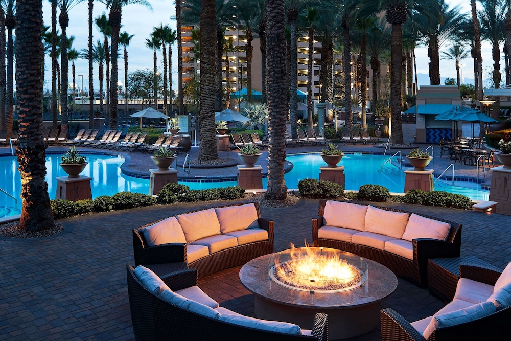 Hilton Grand Vacations Club on the Las Vegas Strip — Swimming pool in Las Vegas, Nevada