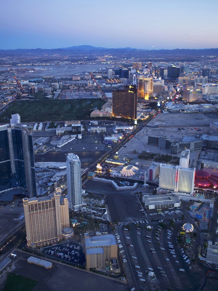 Hilton Grand Vacations Club on the Las Vegas Strip — Hotel building in Las Vegas, Nevada