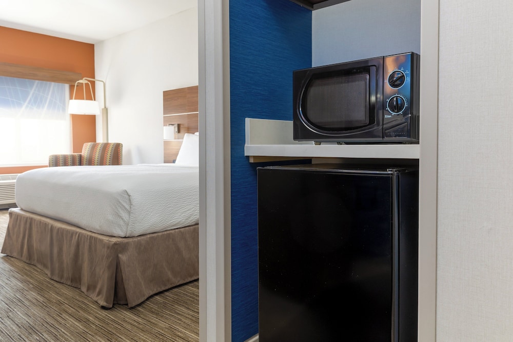 Holiday Inn Express & Suites Las Vegas SW - Spring Valley by IHG — Hotel rooms in Las Vegas, Nevada