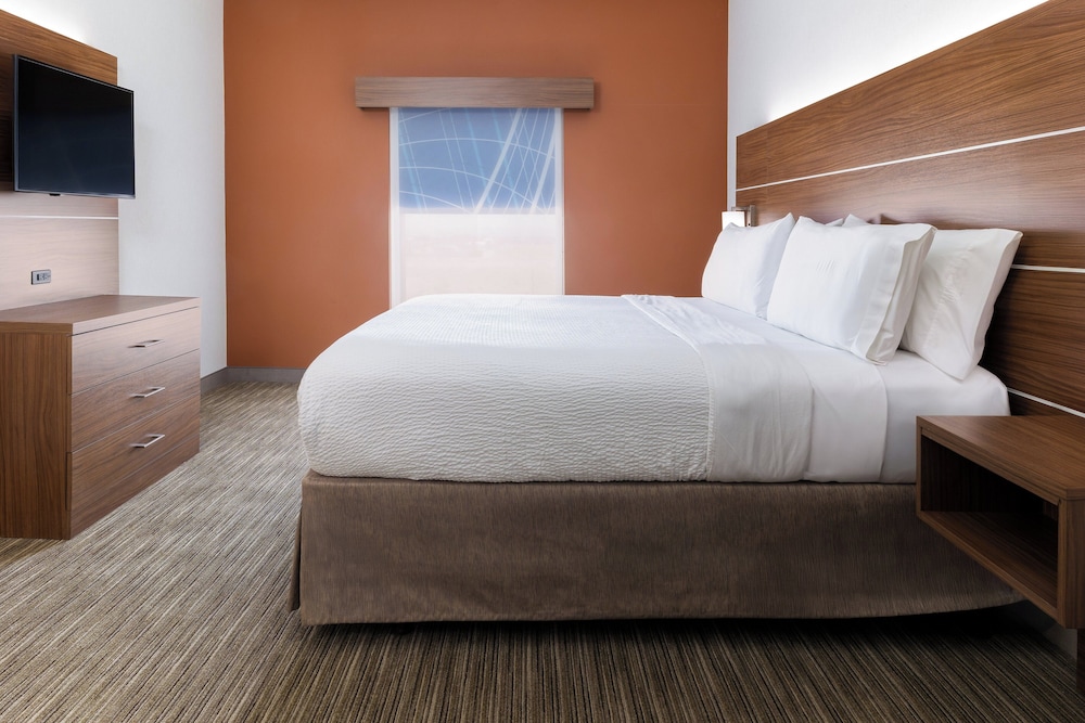 Holiday Inn Express & Suites Las Vegas SW - Spring Valley by IHG — Hotel rooms in Las Vegas, Nevada