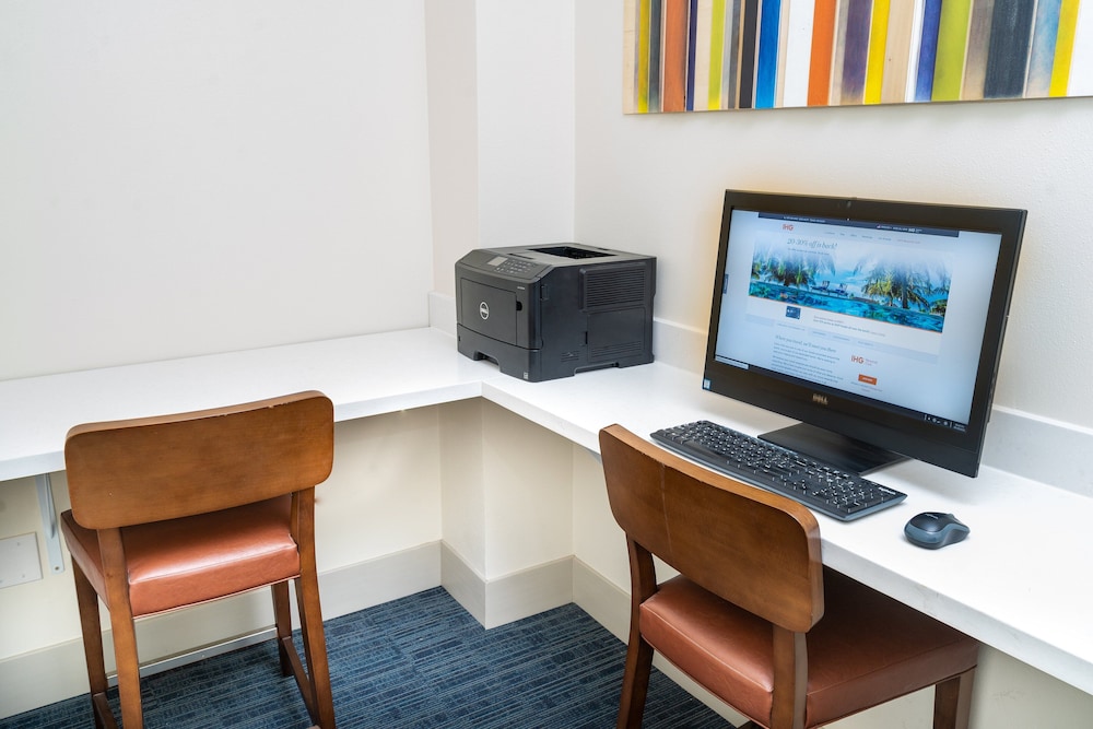 Holiday Inn Express & Suites Las Vegas SW - Spring Valley by IHG — Hotel building in Las Vegas, Nevada