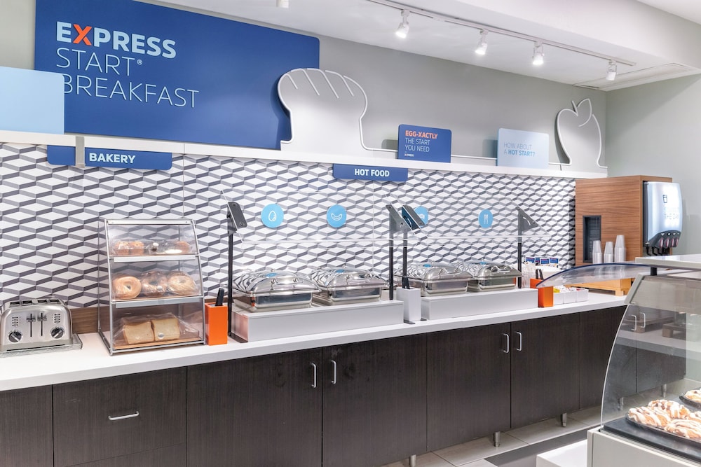Holiday Inn Express & Suites Las Vegas SW - Spring Valley by IHG — Restaurant & bars in Las Vegas, Nevada