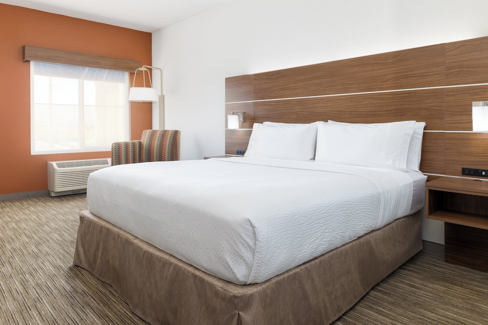 Holiday Inn Express & Suites Las Vegas SW - Spring Valley by IHG — Hotel rooms in Las Vegas, Nevada
