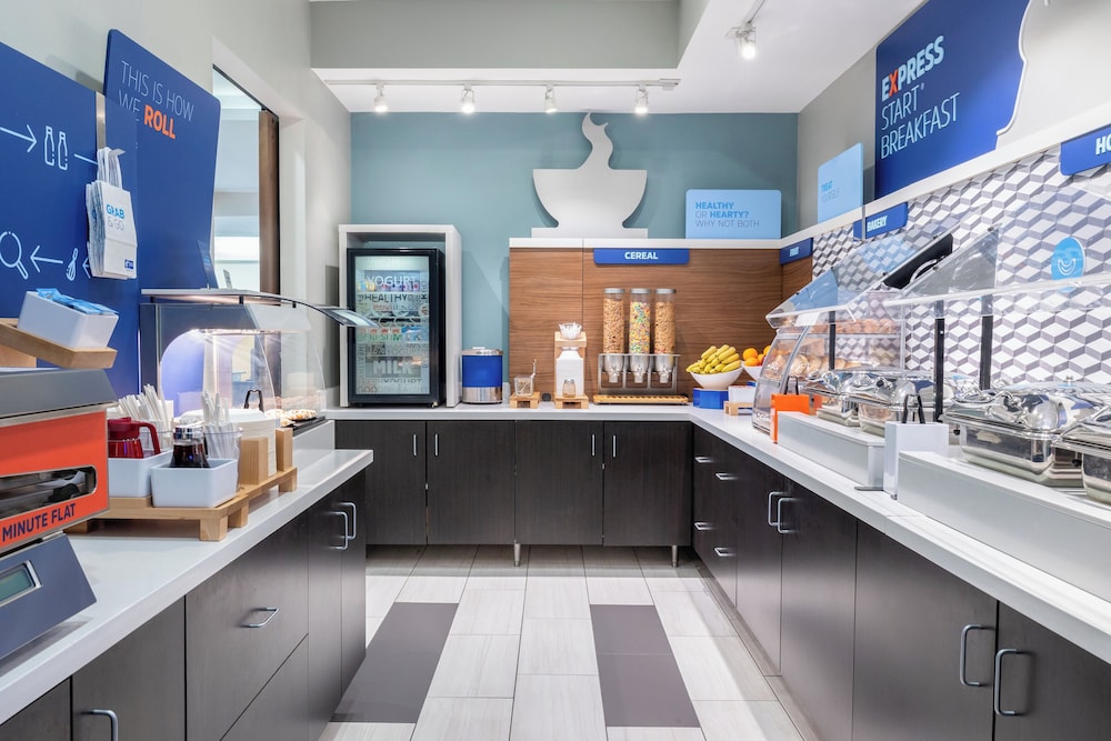 Holiday Inn Express & Suites Las Vegas SW - Spring Valley by IHG — Restaurant & bars in Las Vegas, Nevada