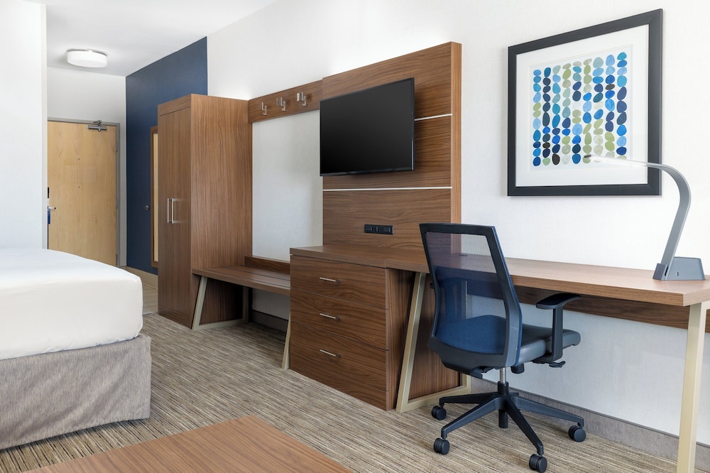 Holiday Inn Express & Suites Las Vegas SW - Spring Valley by IHG — Hotel rooms in Las Vegas, Nevada