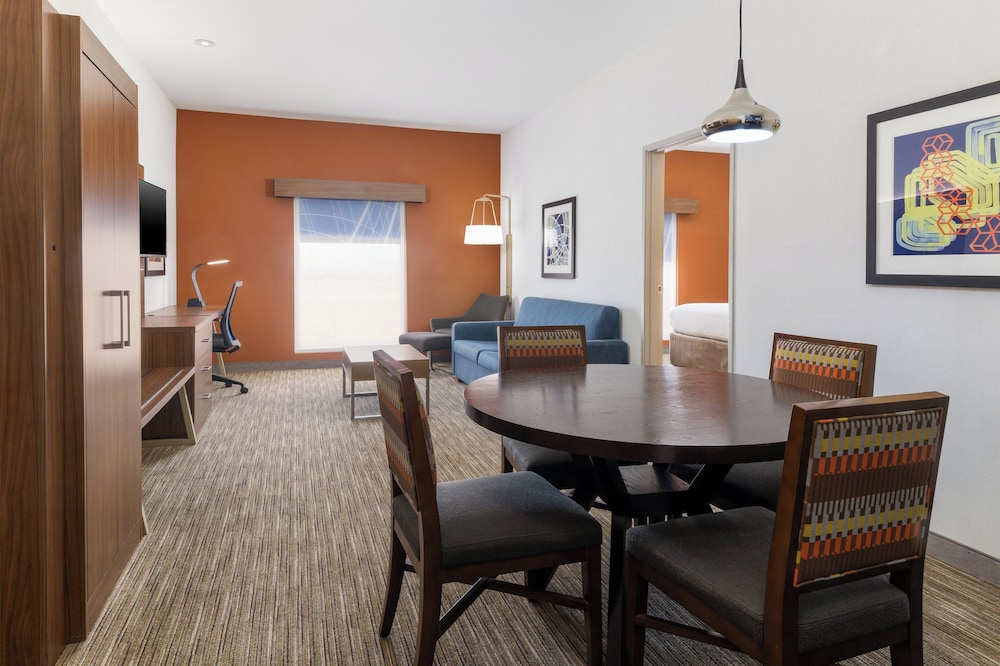 Holiday Inn Express & Suites Las Vegas SW - Spring Valley by IHG — Hotel rooms in Las Vegas, Nevada