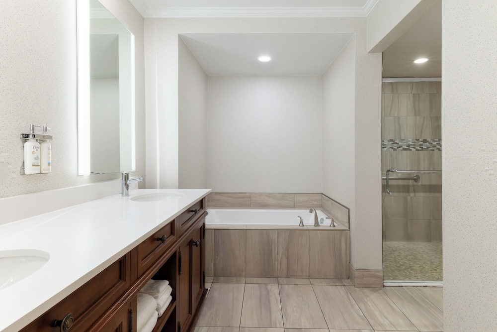 Holiday Inn Express & Suites Las Vegas SW - Spring Valley by IHG — Hotel rooms in Las Vegas, Nevada