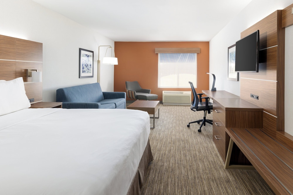 Holiday Inn Express & Suites Las Vegas SW - Spring Valley by IHG — Hotel rooms in Las Vegas, Nevada