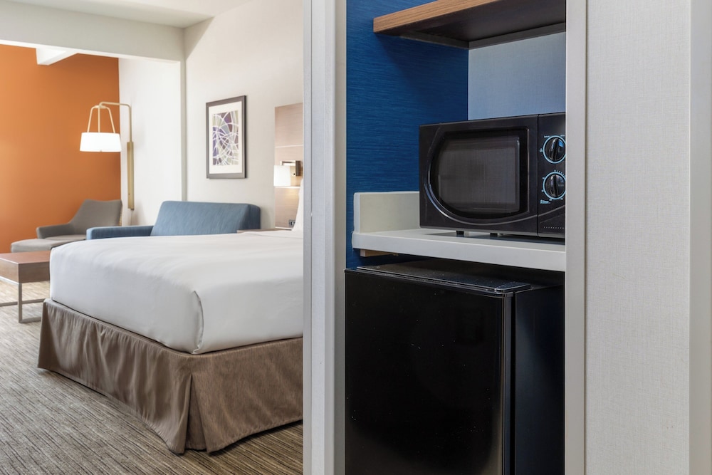 Holiday Inn Express & Suites Las Vegas SW - Spring Valley by IHG — Hotel rooms in Las Vegas, Nevada