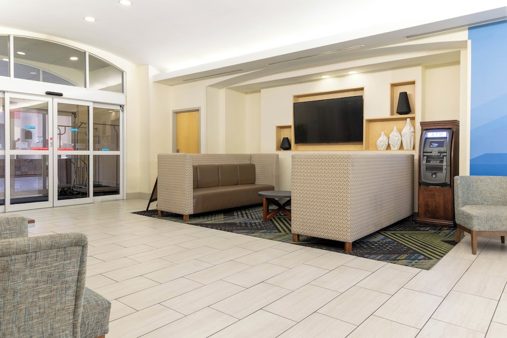 Holiday Inn Express & Suites Las Vegas SW - Spring Valley by IHG — Hotel building in Las Vegas, Nevada