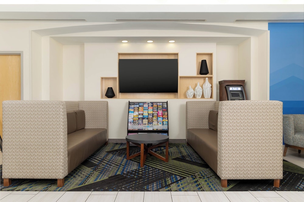 Holiday Inn Express & Suites Las Vegas SW - Spring Valley by IHG — Hotel rooms in Las Vegas, Nevada