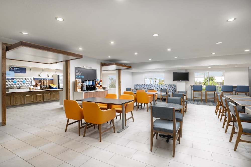 Holiday Inn Express Las Vegas - Stadium Area by IHG — Restaurant & bars in Las Vegas, Nevada