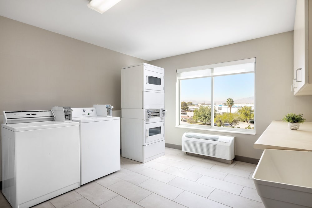 Holiday Inn Express Las Vegas - Stadium Area by IHG — Hotel building in Las Vegas, Nevada