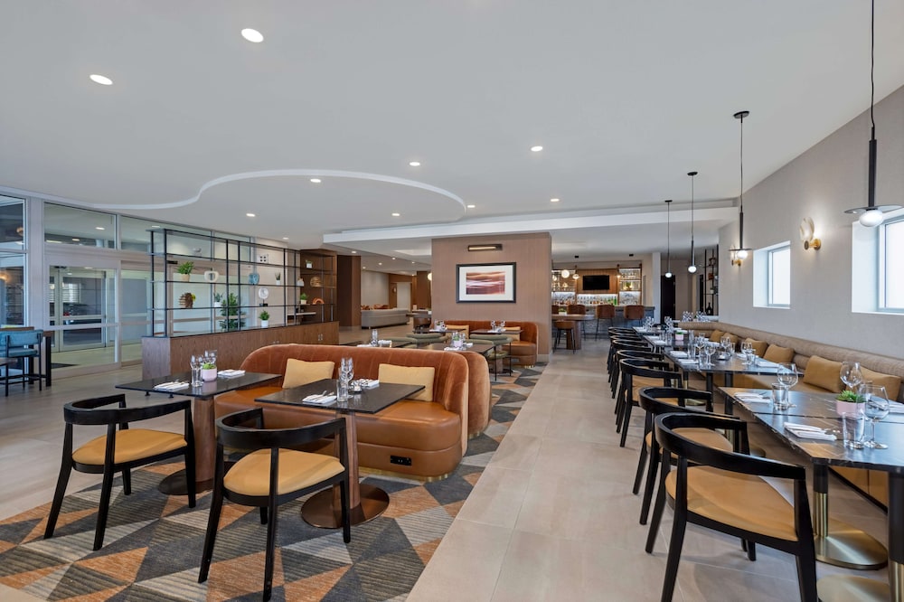 DoubleTree by Hilton Las Vegas East Flamingo — Restaurant & bars in Las Vegas, Nevada