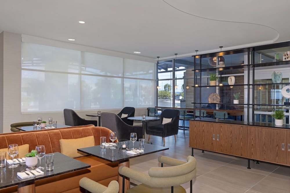DoubleTree by Hilton Las Vegas East Flamingo — Restaurant & bars in Las Vegas, Nevada