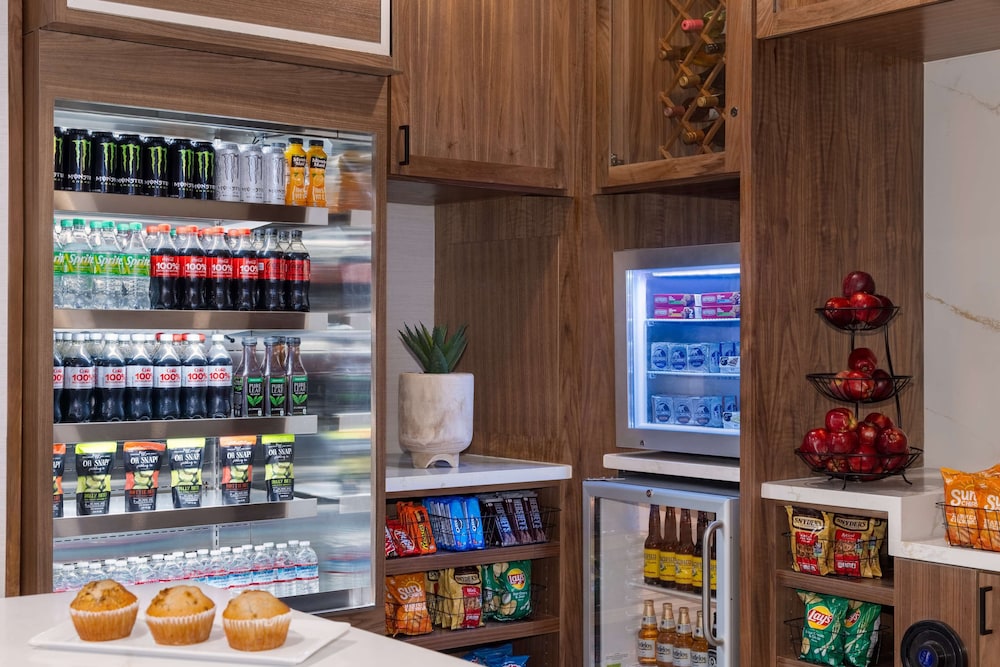 DoubleTree by Hilton Las Vegas East Flamingo — Restaurant & bars in Las Vegas, Nevada