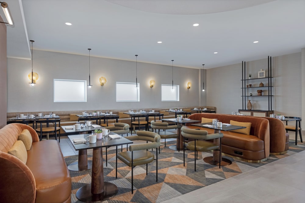 DoubleTree by Hilton Las Vegas East Flamingo — Restaurant & bars in Las Vegas, Nevada