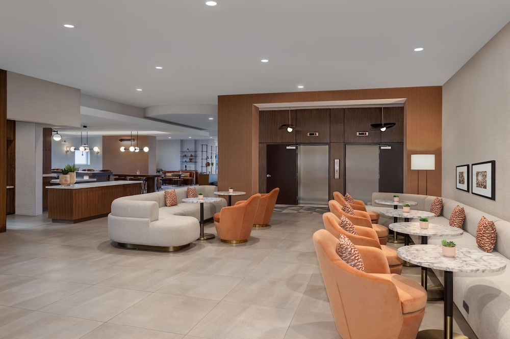 DoubleTree by Hilton Las Vegas East Flamingo — Restaurant & bars in Las Vegas, Nevada