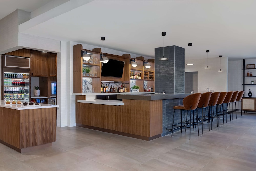 DoubleTree by Hilton Las Vegas East Flamingo — Restaurant & bars in Las Vegas, Nevada