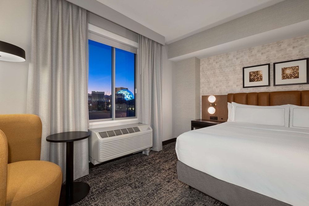 DoubleTree by Hilton Las Vegas East Flamingo — Hotel rooms in Las Vegas, Nevada